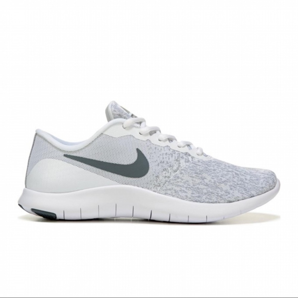 Super cute Nike tennis shoes